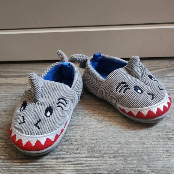 wonder nation Other - Shark Slippers For Toodlers